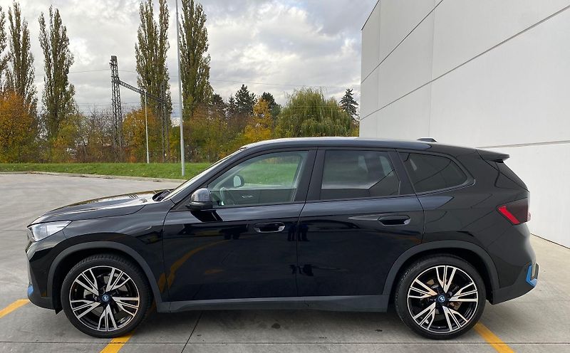 BMW iX1 (2023) SPORT 30, + zimní sada kol - fotka 3 z 27