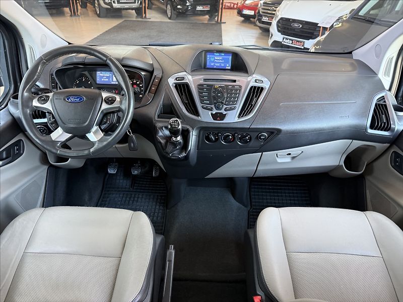 Ford Tourneo Custom 2,2 TitaniumX,114kW,po servisu - fotka 13 z 31