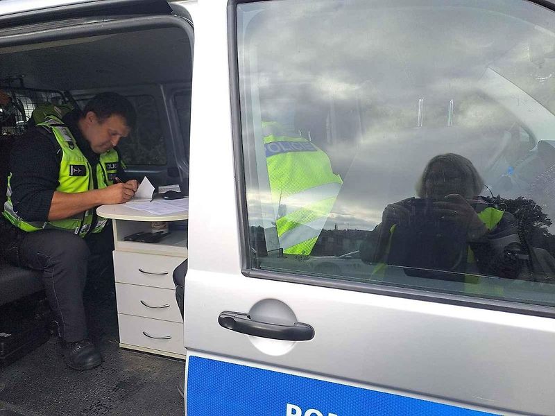 Do jihočeského měření emisí a kontrol u hotelu Sloup na silnici I/3 (bývalá E55) se zapojili policisté krajské dopravní policie, z dálničního oddělení Borek a táborští dopraváci. Vozidla se řidiči naváděli také z blízké dálnice D3.