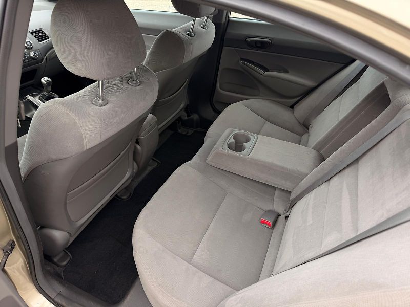 Honda Civic 8. gen 1.8 LS - fotka 21 z 21