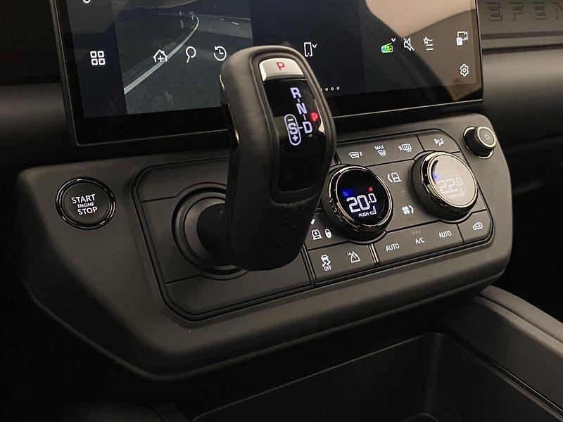 Land Rover Defender (2026) OCTA BLACK AWD AUT - fotka 40 z 79