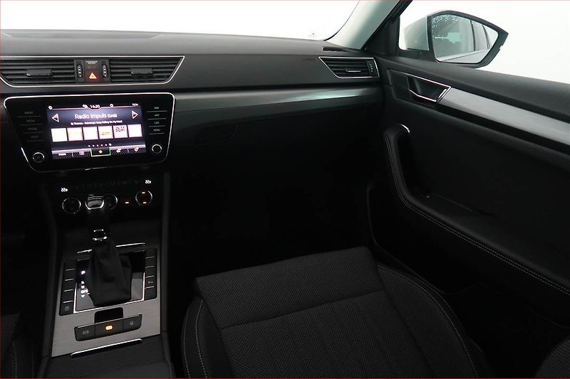 Škoda Superb (2023) 2.0 TDI - fotka 8 z 20