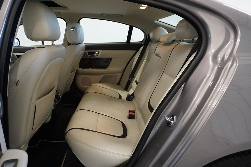 Jaguar XF 3.0D 202kW S-PORTFOLIO - fotka 28 z 34
