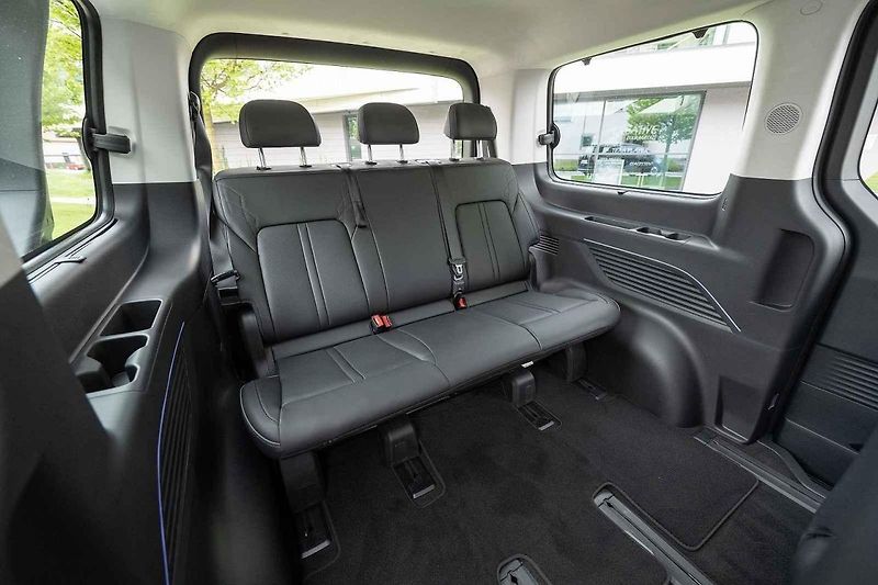 Auto jsem zatím mohl vyzkoušet pouze na hodinu