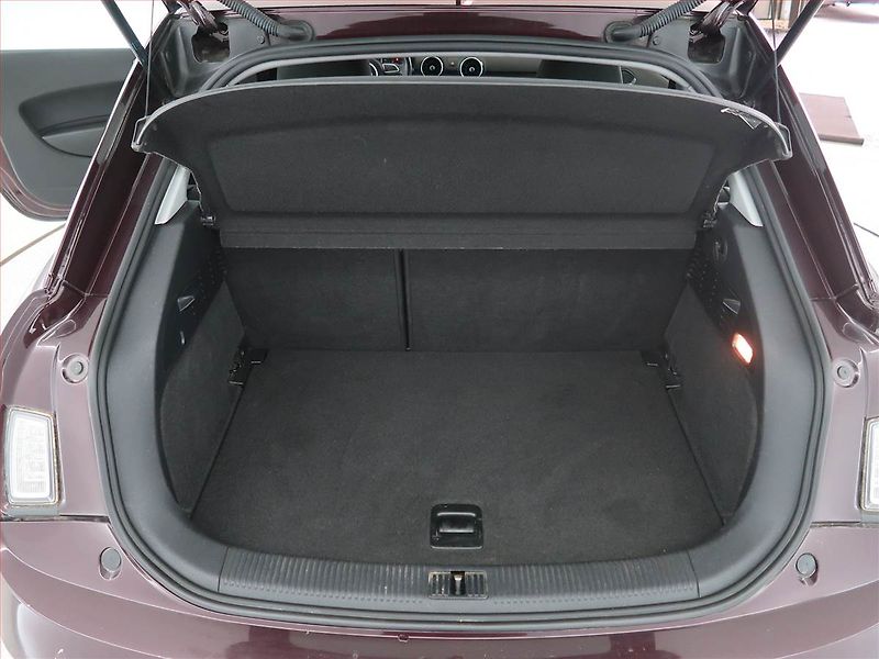Audi A1 (2011) 1.6 TDI, Serv.kniha, Tempomat - fotka 13 z 17