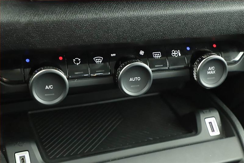 Citroën C4 (2025) 1.2 PureTech - fotka 15 z 17