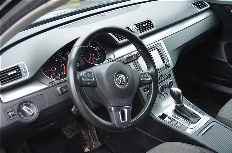 Volkswagen Passat (2014) VARIANT 1,6 TDI DSG - fotka 13 z 21