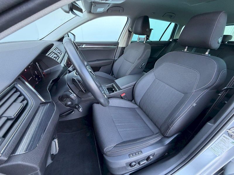 Škoda Superb (2023) 2.0 TDI 110kW DSG Style Plus M - fotka 6 z 35