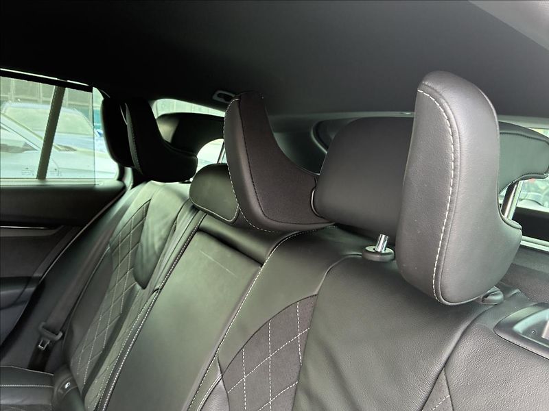 Škoda Octavia 2,0 RS,KŮŽE,HEAD-UP,EL.KUFR - fotka 14 z 34