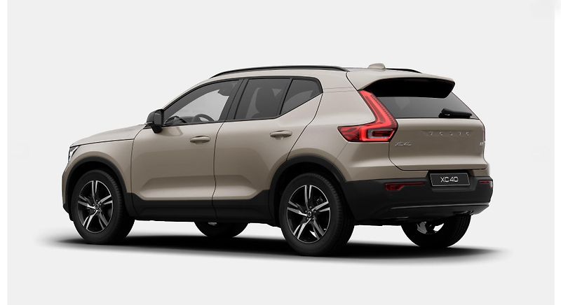 Volvo XC40 (2026) B3 DARK PLUS AUT - fotka 3 z 12