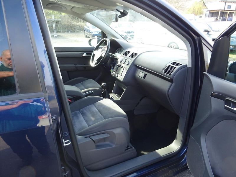 Volkswagen Touran 1,2 TSi 77 kW - fotka 11 z 33