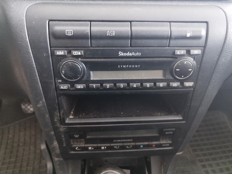 Škoda Octavia (2003) 1,6MPi 75KW KLIMATRONIK, TAŽNÝ - fotka 15 z 17