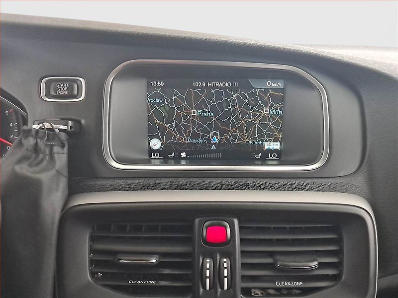 Volvo V40 (2016) 2.0 D2, Automat, Serv.kniha - fotka 17 z 17
