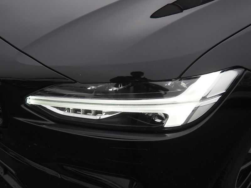 Volvo S90 (2021) B5, AWD, Inscription, 173 kW - fotka 7 z 37