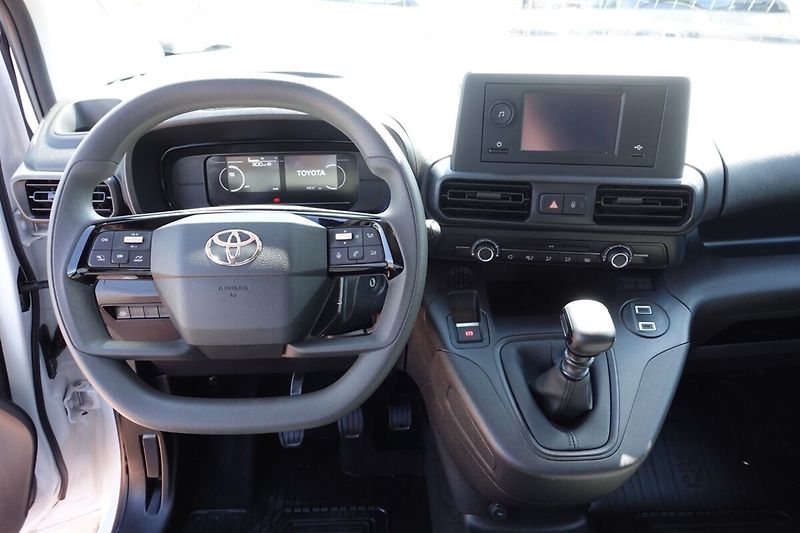 Toyota ProAce City 1.5D-4D 100 4D Panel Van Short - fotka 13 z 23