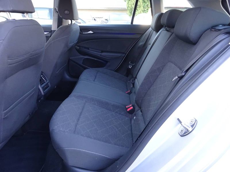 Volkswagen Golf (2022) 2,0TDi /110 kW DSG Life - fotka 8 z 27