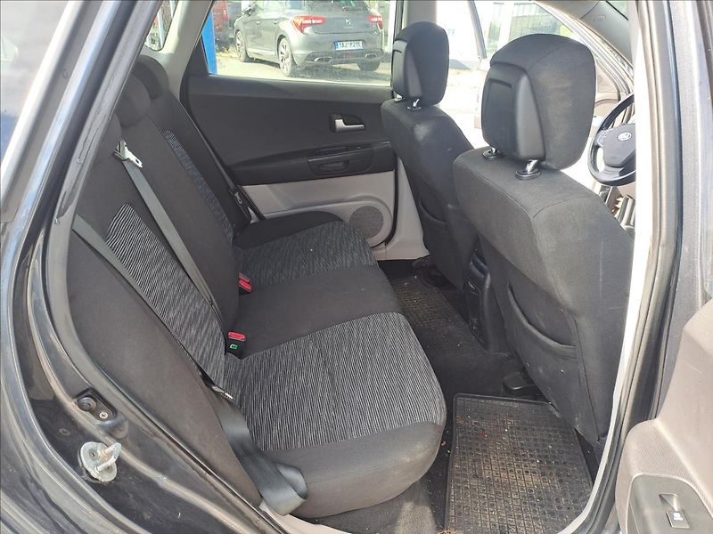 Kia Ceed 1,6 CRDi - fotka 7 z 11