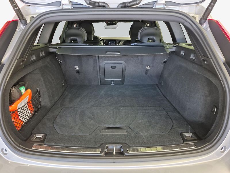 Volvo V60 B4 Plus Dark - fotka 8 z 15