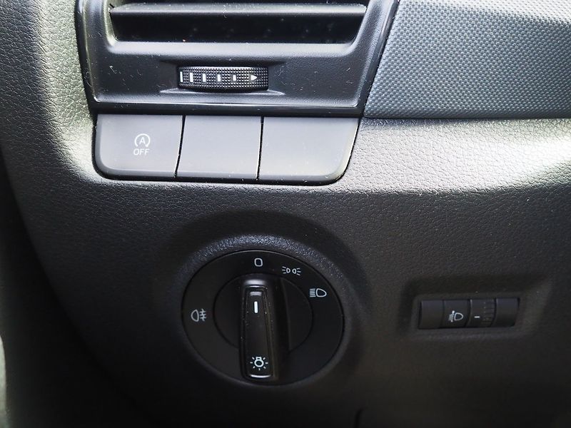 Škoda Fabia (2015) 1.0 MPI Active - fotka 20 z 31