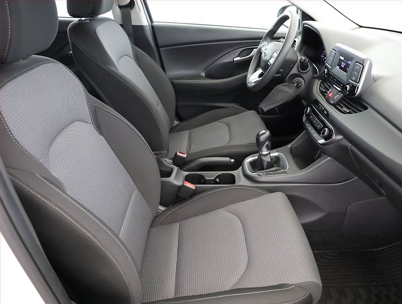 Hyundai i30 (2022) 1.5 DPI, Serv.kniha, Tempomat - fotka 7 z 17