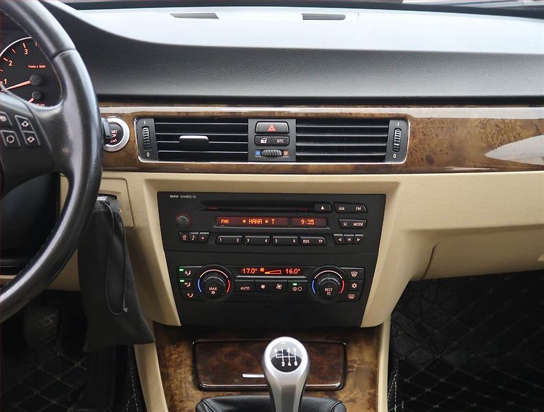 BMW Řada 3 (2005) 320 i, po STK, levný provoz - fotka 11 z 16