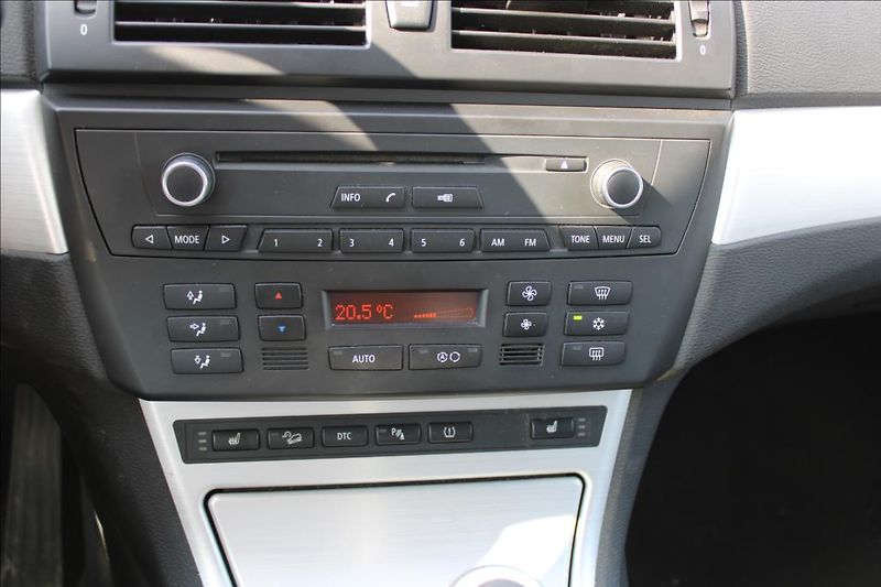 BMW X3 2,0 D  2.maj., ČR, 4 x 4 - fotka 21 z 35