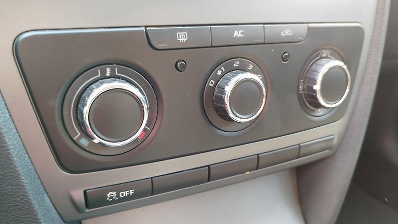 Škoda Octavia (2011) 1.4 tsi  TOP STAV - fotka 8 z 27