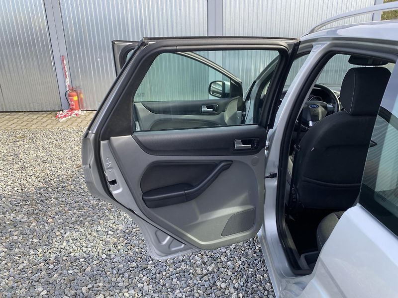 Ford Focus 2.0i 145PS LPG FORD COMBI TOP! - fotka 106 z 170
