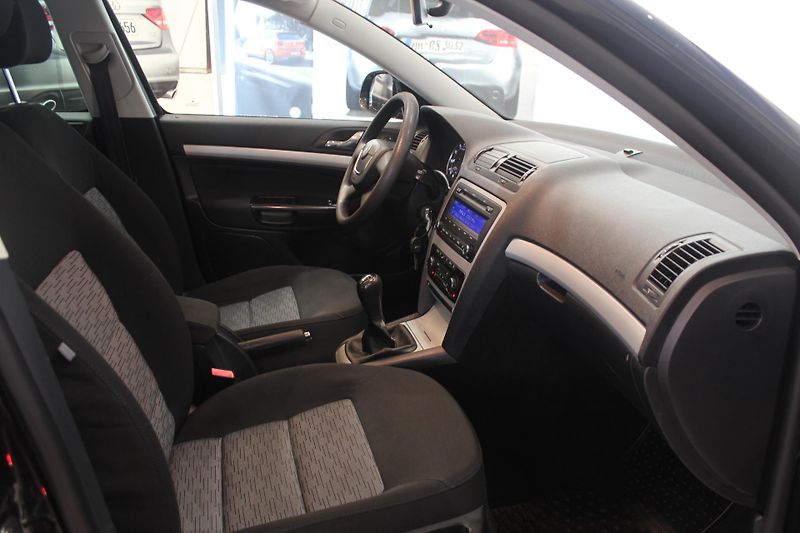 Škoda Octavia (2010) 1.4 TSI 90kW Nez.Topení - fotka 21 z 31
