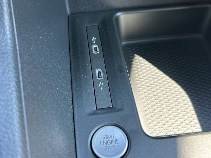 Volkswagen Caddy (2025) 1.5 TSI PHEV 6DSG Life - fotka 10 z 35
