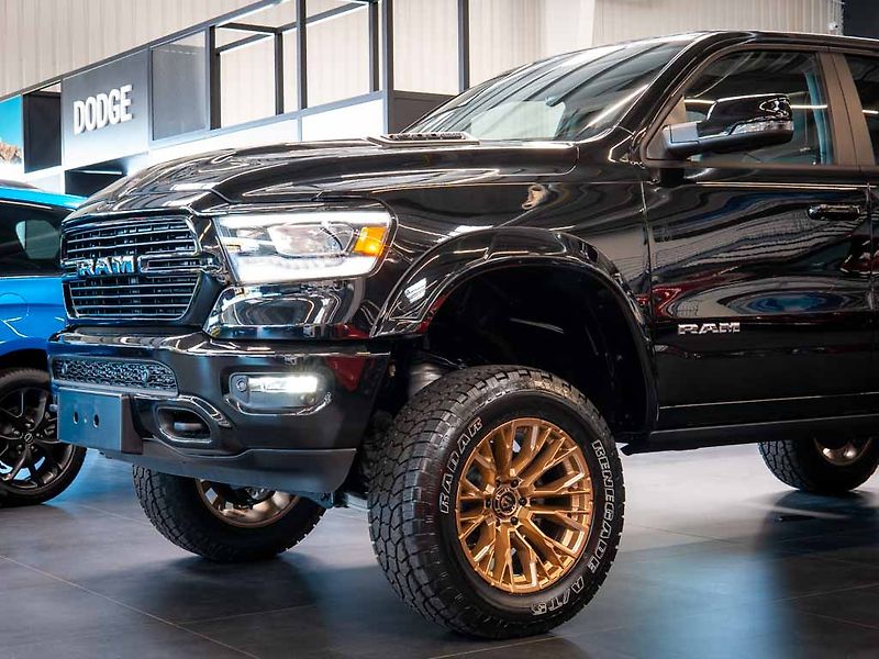 Dodge RAM (2025) 5.7 V8 Laramie Sport 6 LIFT - fotka 16 z 42