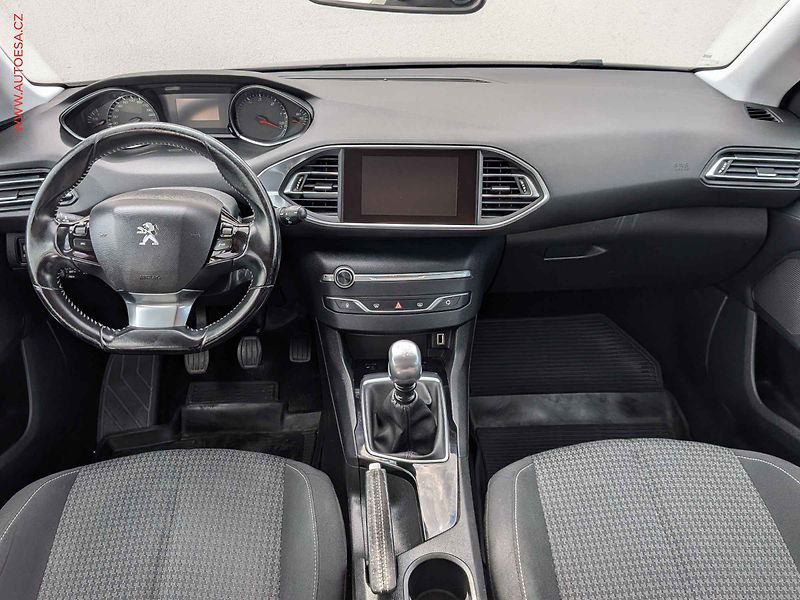 Peugeot 308 (2018) 1.6 HDi, 2.maj,ČR, AC, tempo - fotka 8 z 17