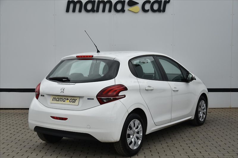 Peugeot 208 1.2i 60kW 1.MAJITEL DPH ČR - fotka 7 z 19