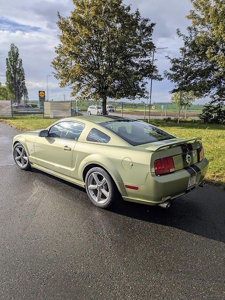 Ford Mustang GT 4,6 V8 - fotka 5 z 13