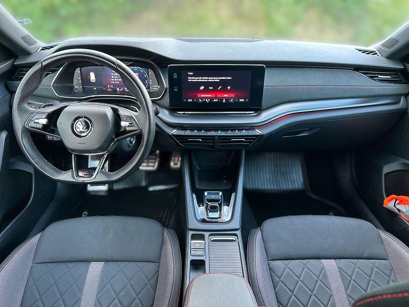 Škoda Octavia (2023) Combi 2.0 TDI DSG RS - fotka 5 z 35