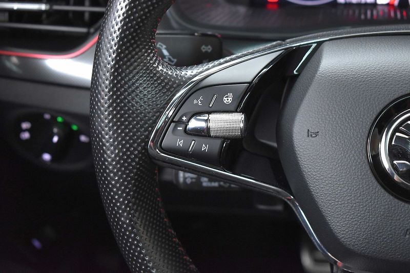 Škoda Kamiq 1.5 TSI MONTE CARLO*TAŽNÉ*ČR* - fotka 20 z 47