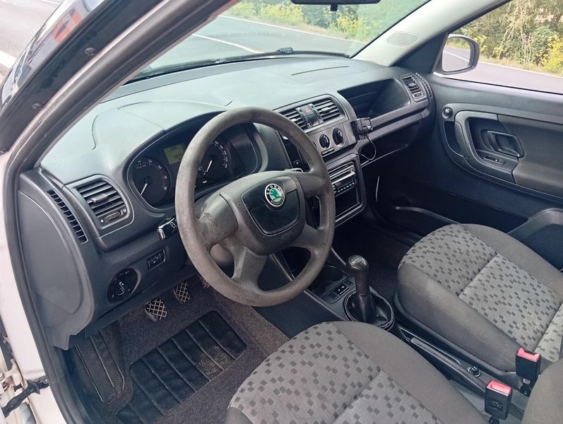 Škoda Praktik 1.2 HTP, 51kW, tažné, nová STK - fotka 9 z 18