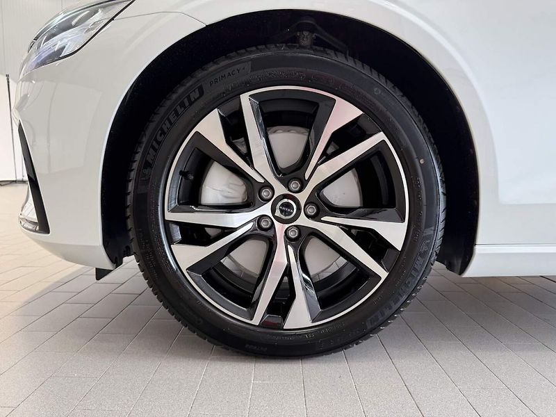 Volvo V60 (2026) B4 2.0L 197+14 HP AT7 FWD PLUS - fotka 24 z 24