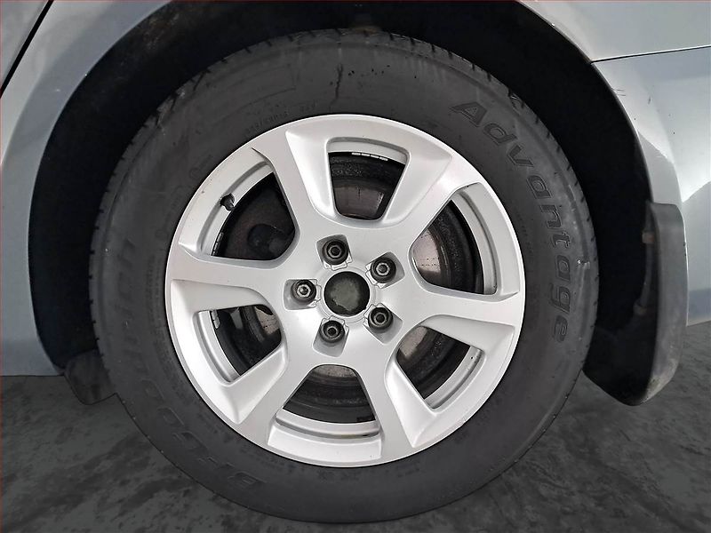 Audi A4 (2011) 2.0 TDI, Xenony, Tempomat - fotka 15 z 22