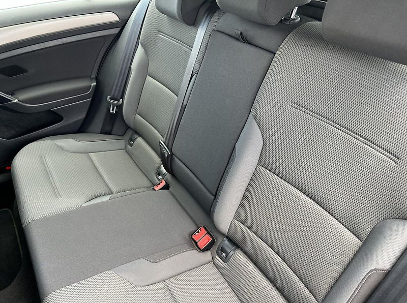 Volkswagen Golf (2015) VII 2.0TDi 110kW! Xenony! - fotka 17 z 29