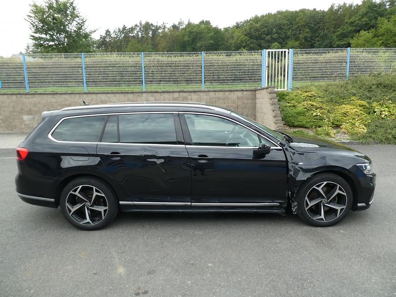 Volkswagen Passat Variant 2,0TSi 140kW R LINE automat - fotka 4 z 15