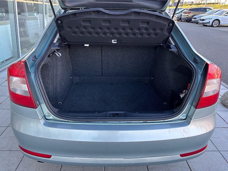 Škoda Octavia 1.6 MPi 75kW Ambiente Plus - fotka 26 z 29