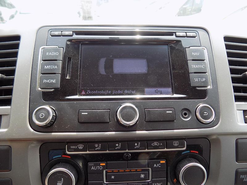 Volkswagen Caravelle 2,0 TDI 103 KW COMFORT NAVI - fotka 33 z 45