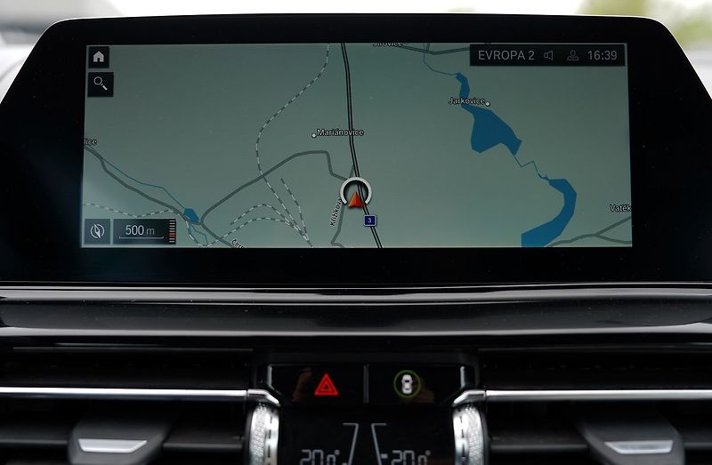 BMW Řada 8 M850i xDrive /Laser/530 PS - fotka 45 z 50