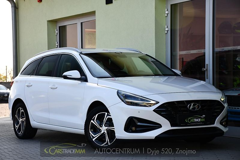 Hyundai i30 1.6CRDi NAVI KAMERA CARPLAY - fotka 7 z 48