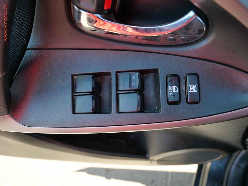 Toyota RAV4 (2007) 2.2 D4-D 4x4, AC, TZ - fotka 12 z 16