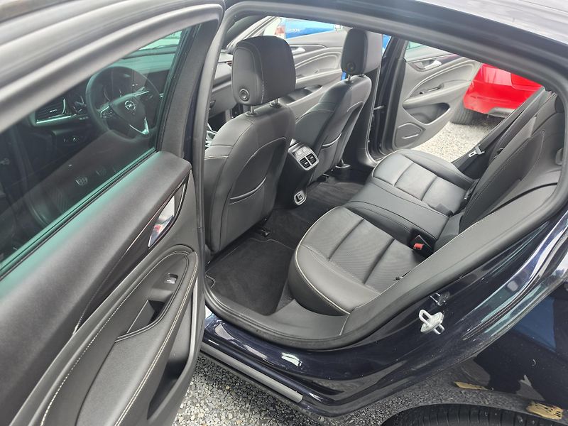 Opel Insignia 2.0 Turbo D full  - fotka 8 z 19