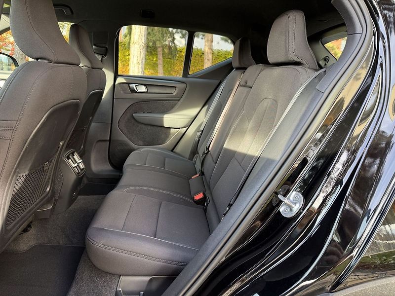 Volvo XC40 Recharge Single Motor 69kWh - fotka 10 z 36