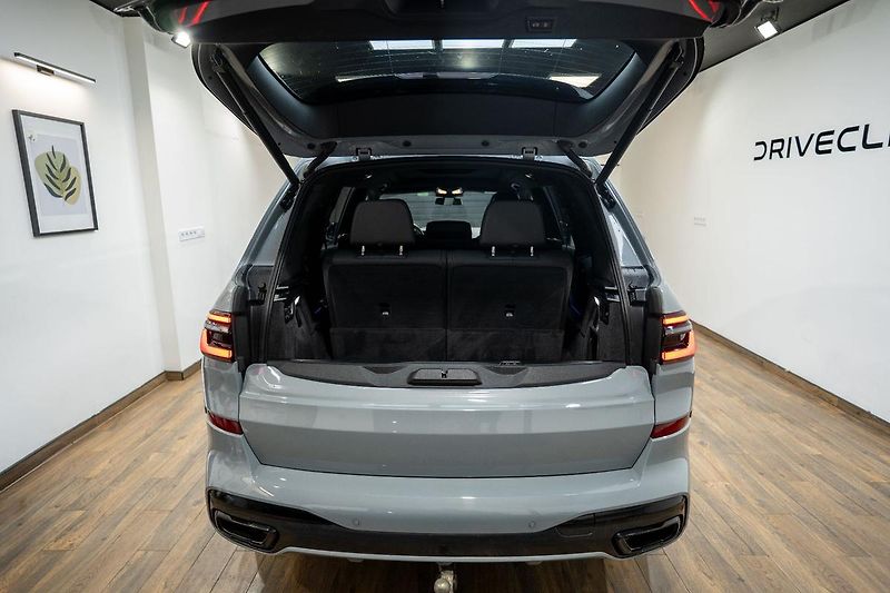 BMW X7 xDrive40i M Sport 280 kW - fotka 38 z 47