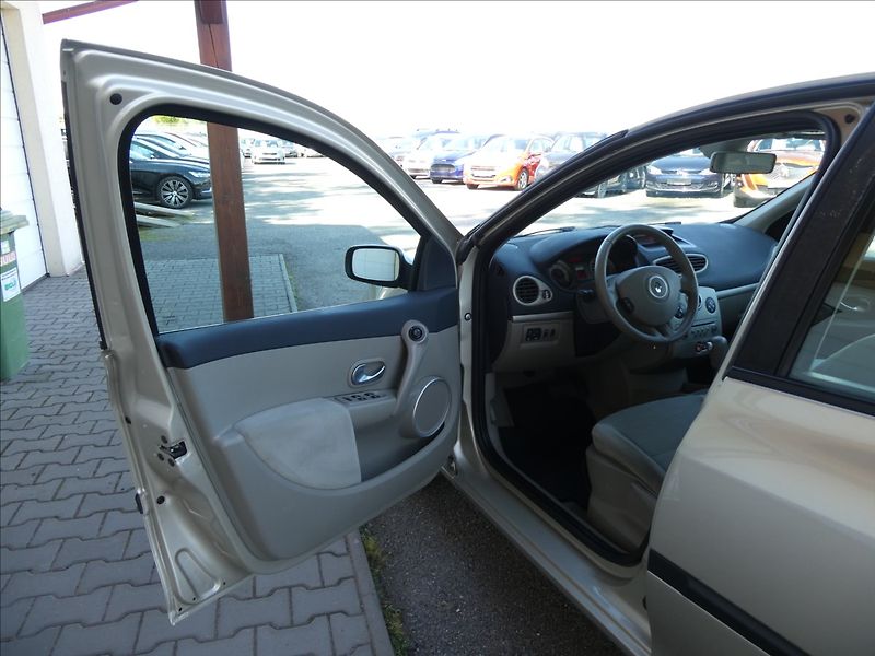 Renault Clio 1,6 i16V automat,serviska,závě - fotka 20 z 47